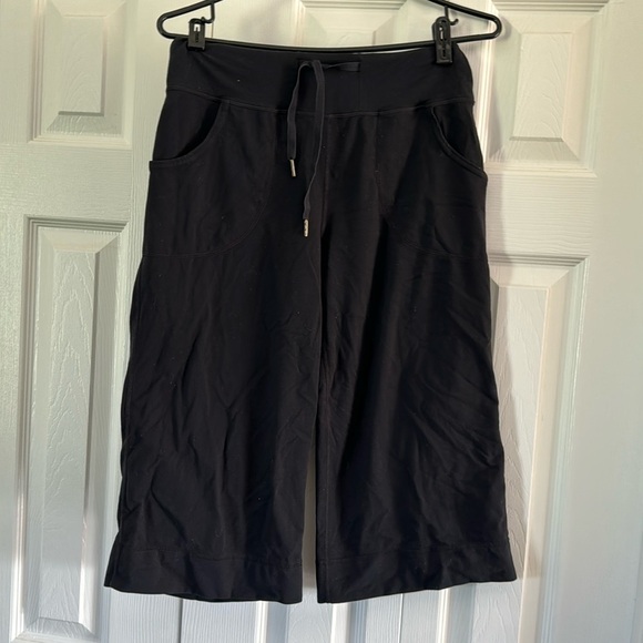 Lululemon Wide Leg Capris Size 6🥰 - Picture 1 of 4